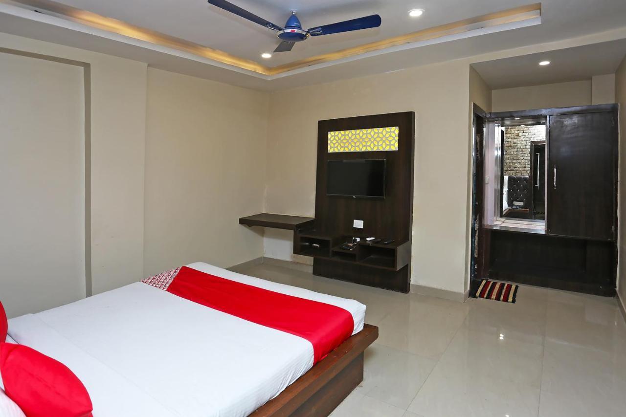 OYO 43897 Redstone Hotel Gwalior Eksteriør billede
