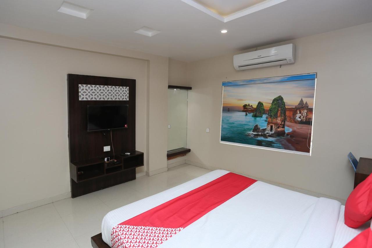 OYO 43897 Redstone Hotel Gwalior Eksteriør billede