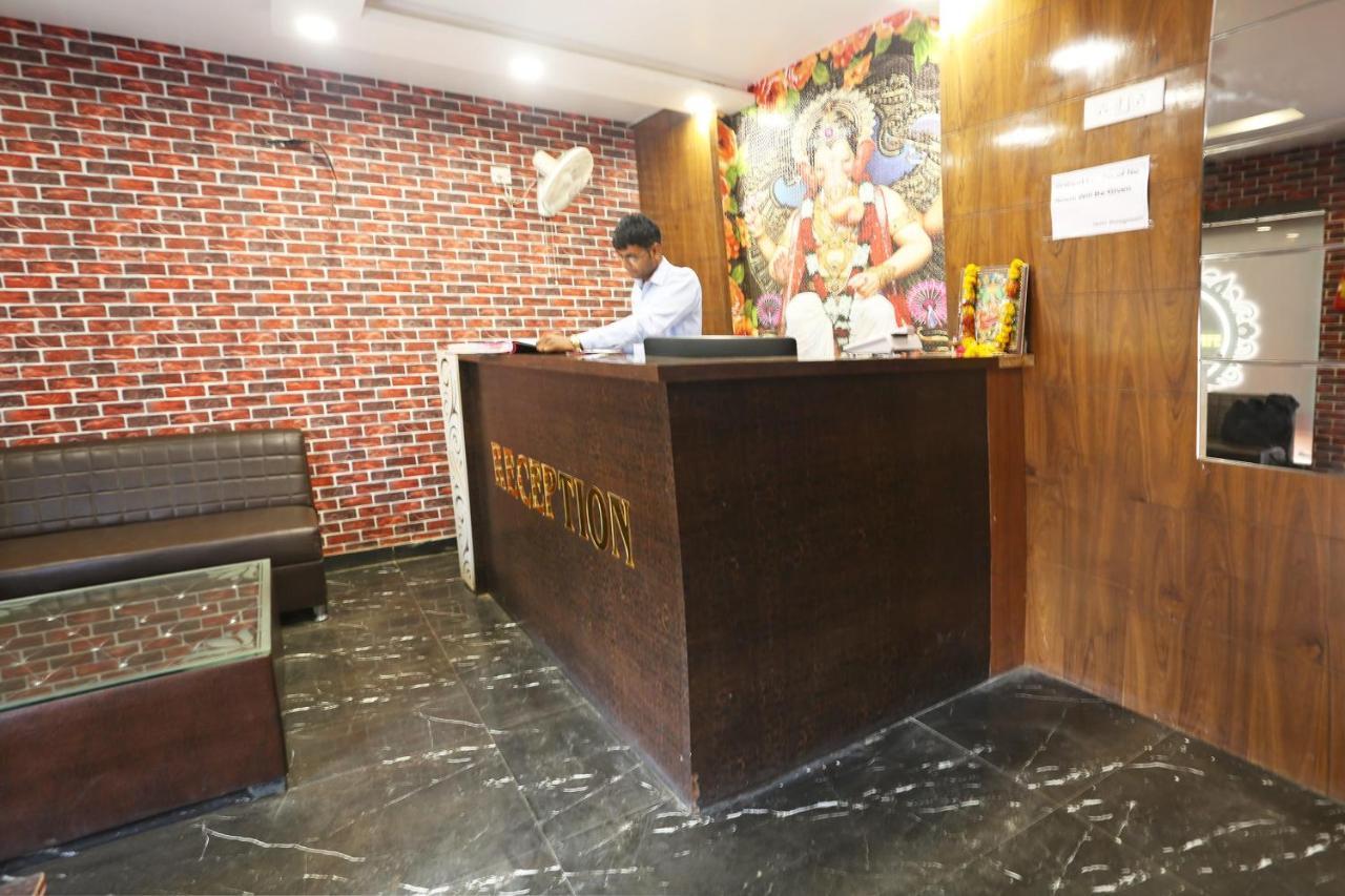 OYO 43897 Redstone Hotel Gwalior Eksteriør billede