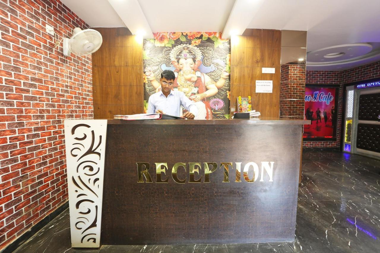 OYO 43897 Redstone Hotel Gwalior Eksteriør billede