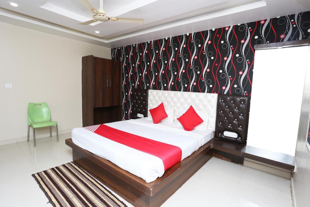 OYO 43897 Redstone Hotel Gwalior Eksteriør billede