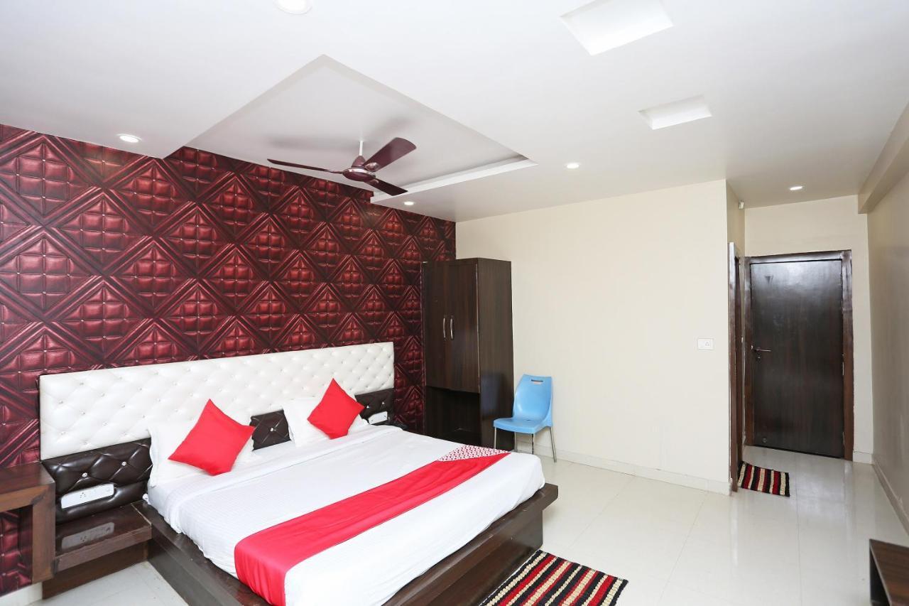 OYO 43897 Redstone Hotel Gwalior Eksteriør billede