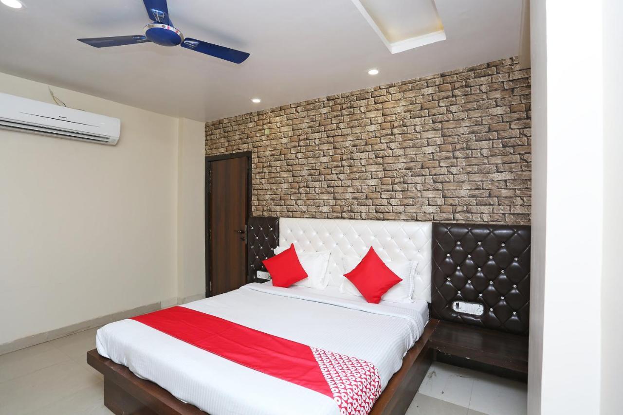OYO 43897 Redstone Hotel Gwalior Eksteriør billede