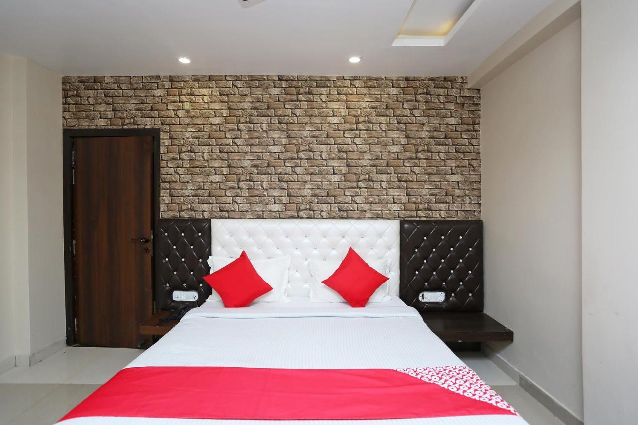 OYO 43897 Redstone Hotel Gwalior Eksteriør billede